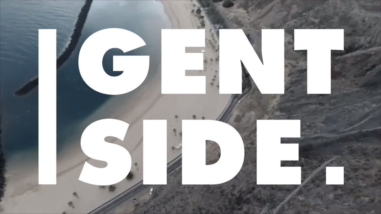 Diese Frau wird erwischt, wie sie beim Autofahren eine Szene aus '50 Shades of Grey' nachstellt