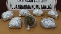 Üzerinden 4 kilo 34 gram esrar çıktı