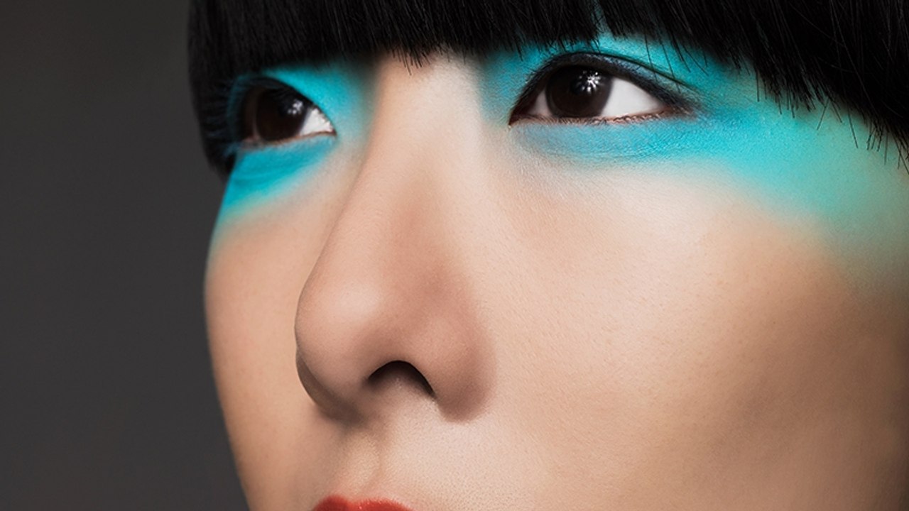 Wie trägt man Lidschatten richtig auf und welche Farbe passt zu mir?