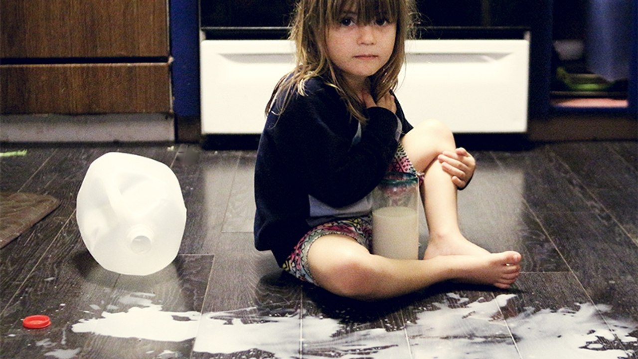 Eltern denken, ihre Tochter ist tollpatschig: Doch in Wahrheit leidet sie an einer Krankheit