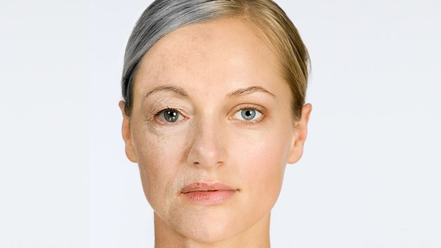 An diesen vier Körperteilen erkennt man das Alter einer Frau