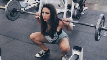 Sportliche Mutter stirbt beinahe an merkwürdigen Symptomen nach Brust-OP