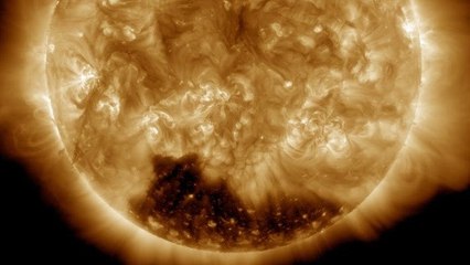 Un énorme trou coronal repéré au pôle sud du Soleil