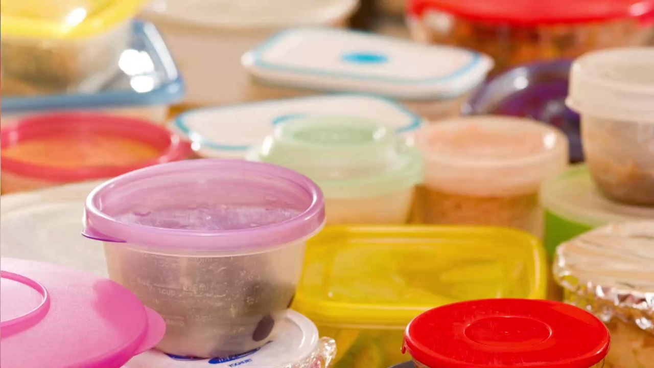 Tomatensoße-Flecken: So entfernt ihr sie leicht aus der Tupperdose