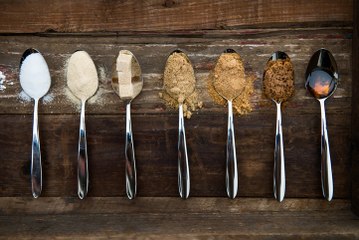 Mit diesen leckeren Lebensmitteln kannst du weißen Zucker ersetzen