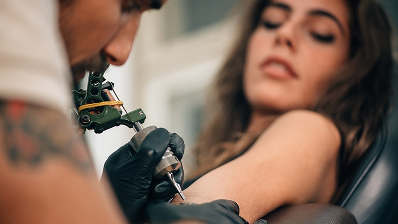 Ein neuer Tattoo-Trend könnte bald Leben kosten