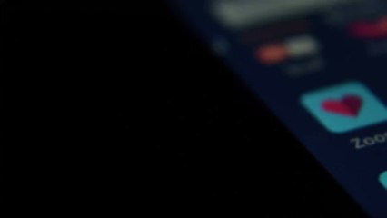 Mann erfolglos auf Tinder: Dann ändert er ein Detail an seinem Foto