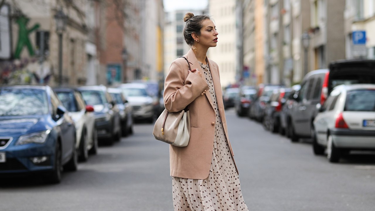 1 Kleid, 3 Looks: So passt ihr euer Maxikleid jeder Situation an