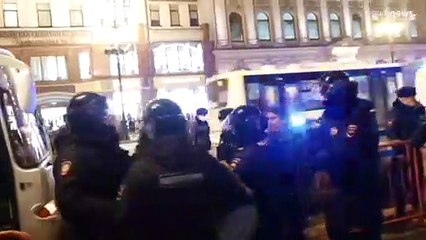 Miles de ciudadanos desafían a las autoridades rusas y protestan en contra de la invasión