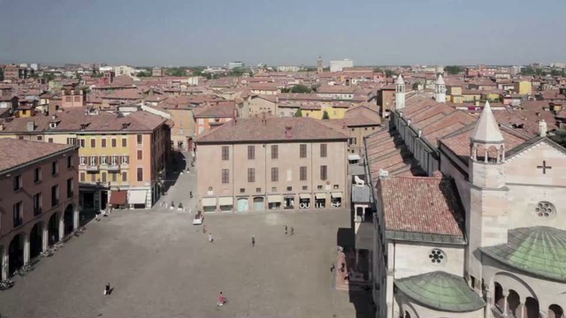 Kartenspiel sticht Coronavirus : Lehrerehepaar berichtet aus Alltag in Sperrzone Italien