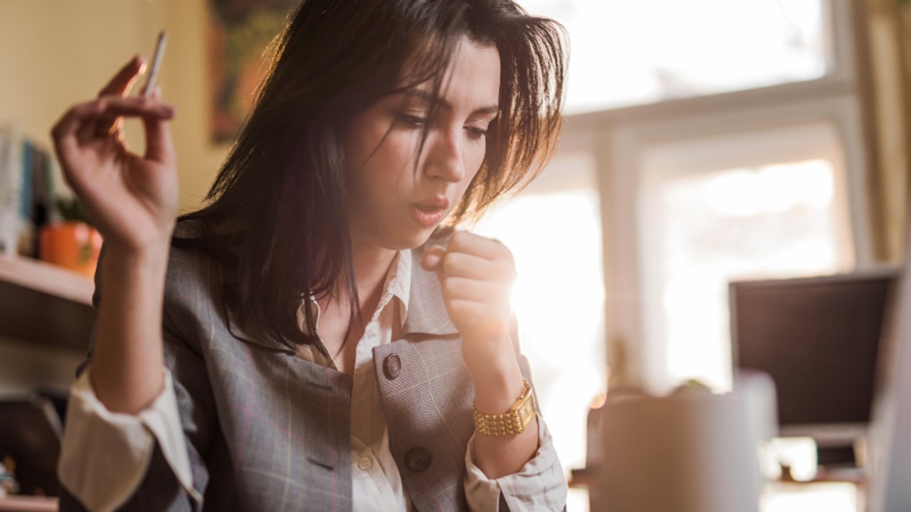 Zigarette am frühen Morgen: Das richtet sie mit dem Körper an