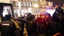 San Pietroburgo, decine di arresti in una nuova protesta contro la guerra