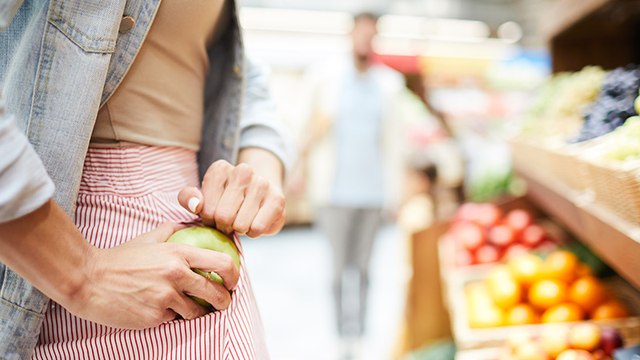 Anpassungsstörung: Junge Frau angeklagt, da sie kuriose Dinge im Supermarkt geklaut hat