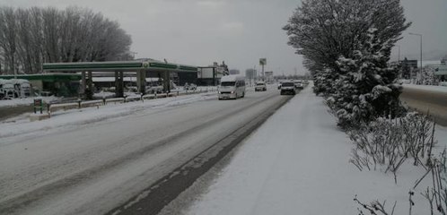 AFYONKARAHİSAR - Kar yağışı etkili oluyor