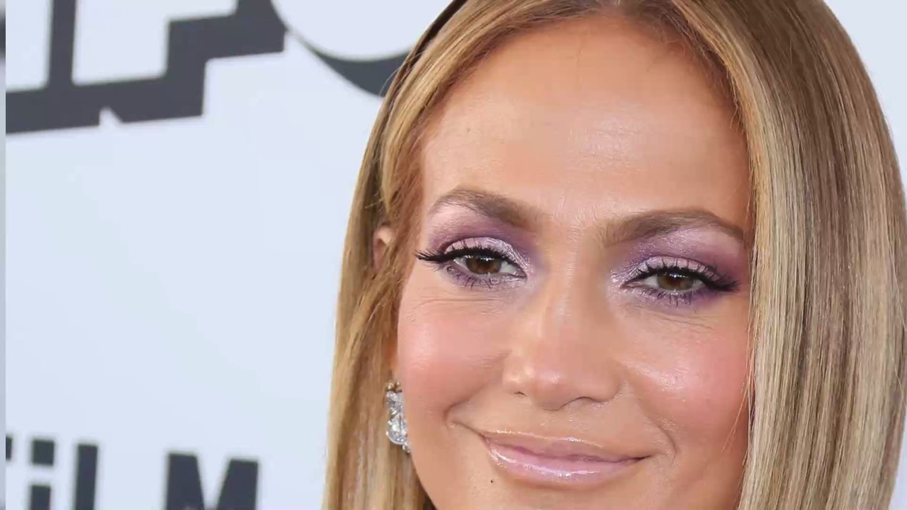 Jenny from the Beach: Jennifer Lopez raubt Fans in weißem Badeanzug den Atem