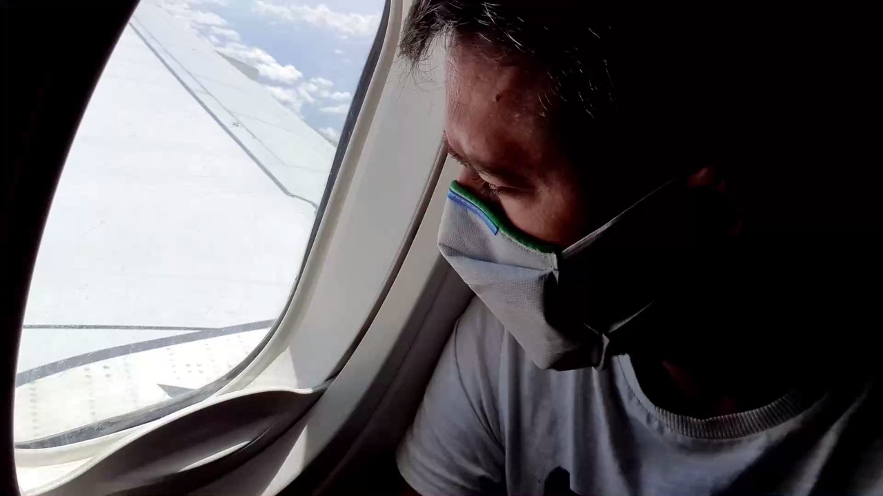 Heftige Schlägerei im Flugzeug: Zwei Männer weigern sich, im Flugzeug eine Maske zu tragen