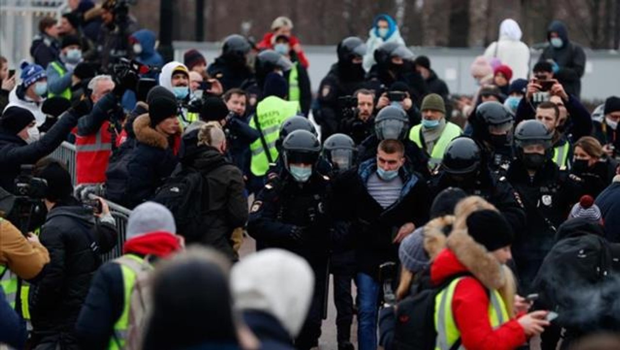 Rus halkı işgalci politikaları protesto ediyor: Ukrayna bizim düşmanımız değil