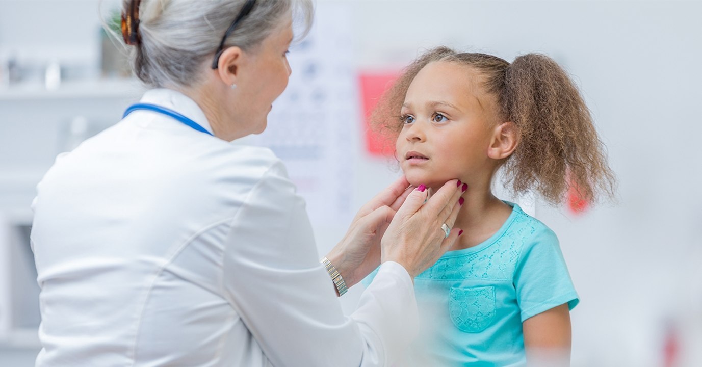 Angine blanche : symptômes, traitement, durée, contagion, comment la soigner ?