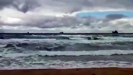 Rus donanmasına ait savaş ve çıkarma gemileri Kırım açıklarında