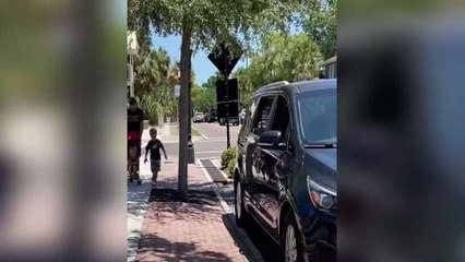 Toddler Returns Plastic Bottle to Stranger Who Threw It Out Their Car Window (Video)