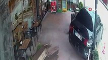 Bursa’da kontrolden çıkan otomobil kafeye daldı