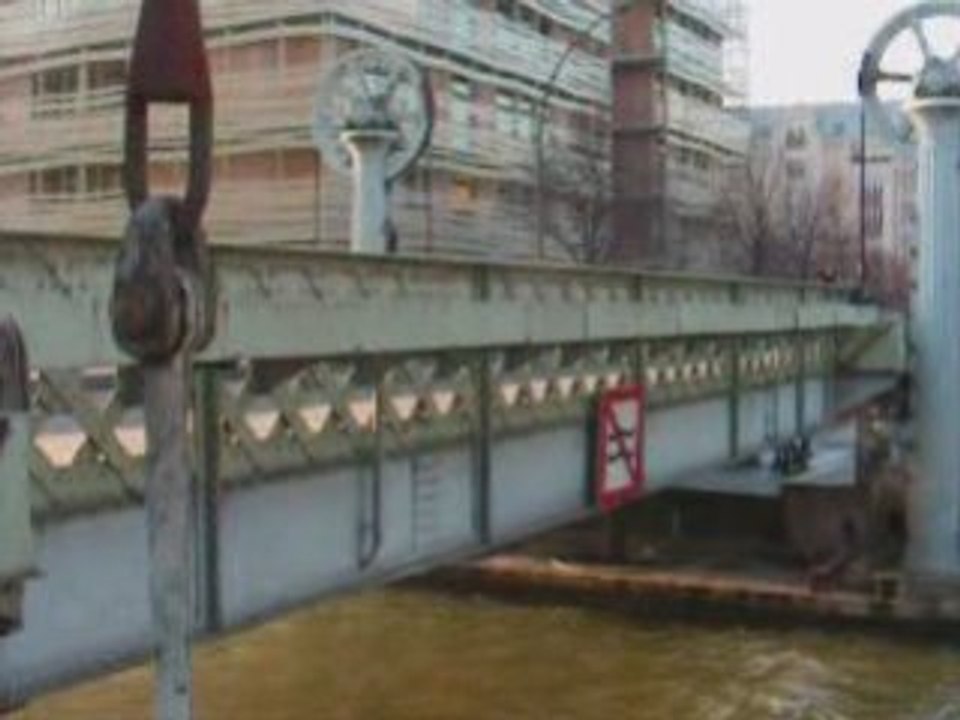 Pont levis du canal de l'Ourcq