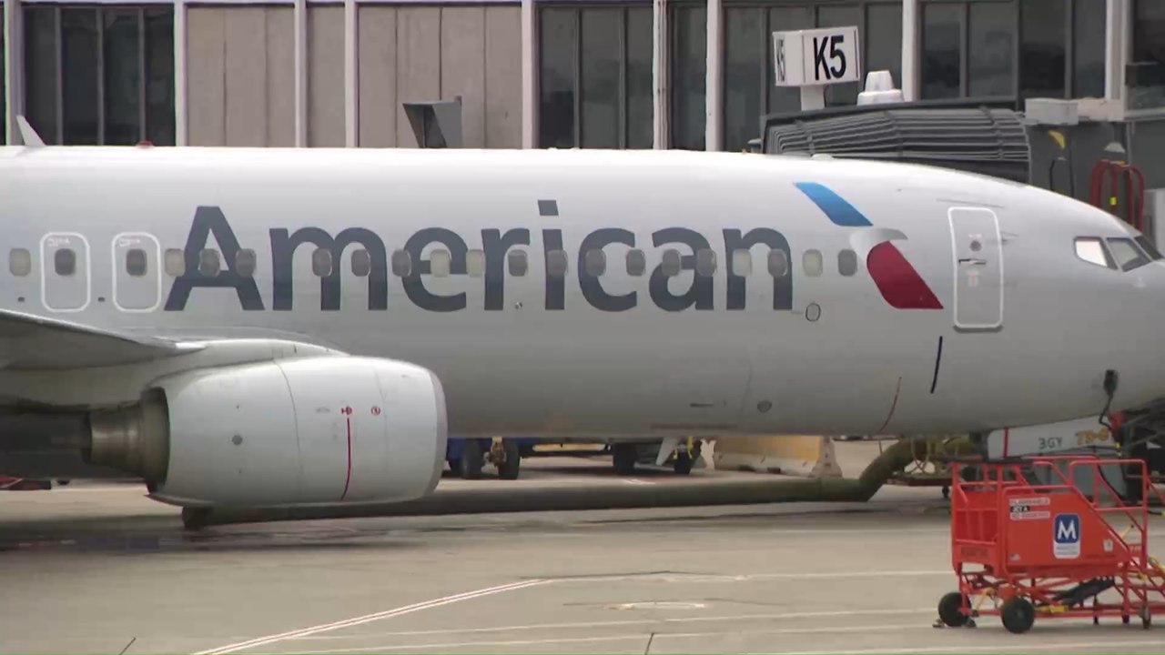 Corona: Frau will im Flugzeug keine Maske aufsetzen, dann greift die Airline zu drastischen Mitteln