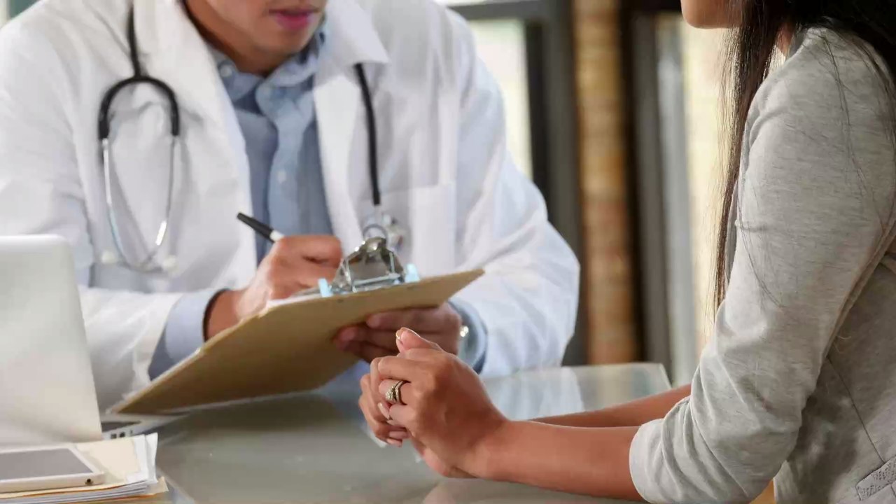 Behörde warnt: Dieses Verhütungsmittel kann im Körper von Frauen brechen