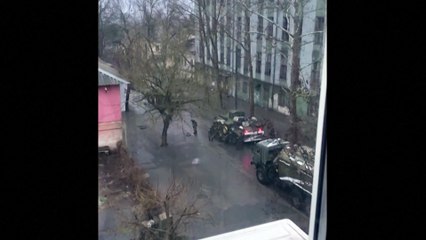 Convoy of tanks and trucks rolls through Ukraine's Kherson as reports emerge that Russia has taken city