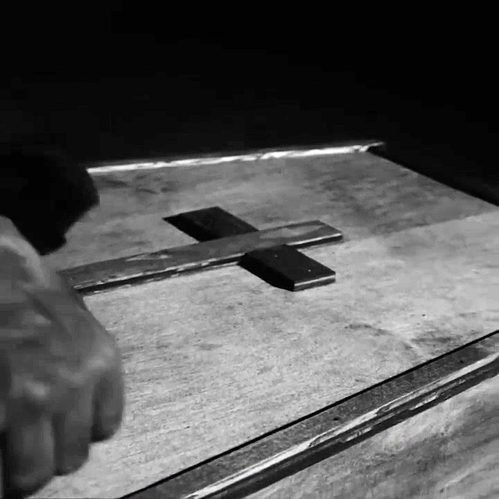 Kanye West a sorti un clip très inquiétant dans lequel il enterre Pete Davidson. @ Instagram / Kanye West