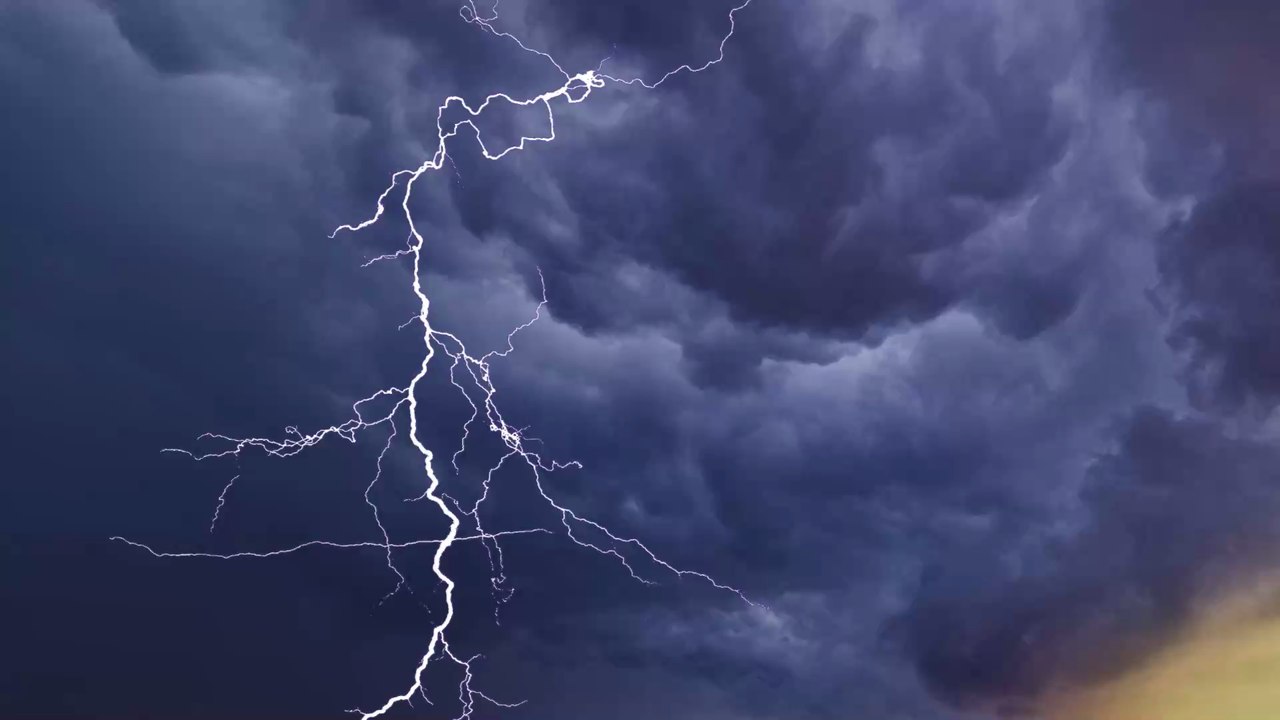 Autsch: Blitz schlägt in 61-Jährigen ein und verbrennt sein bestes Stück