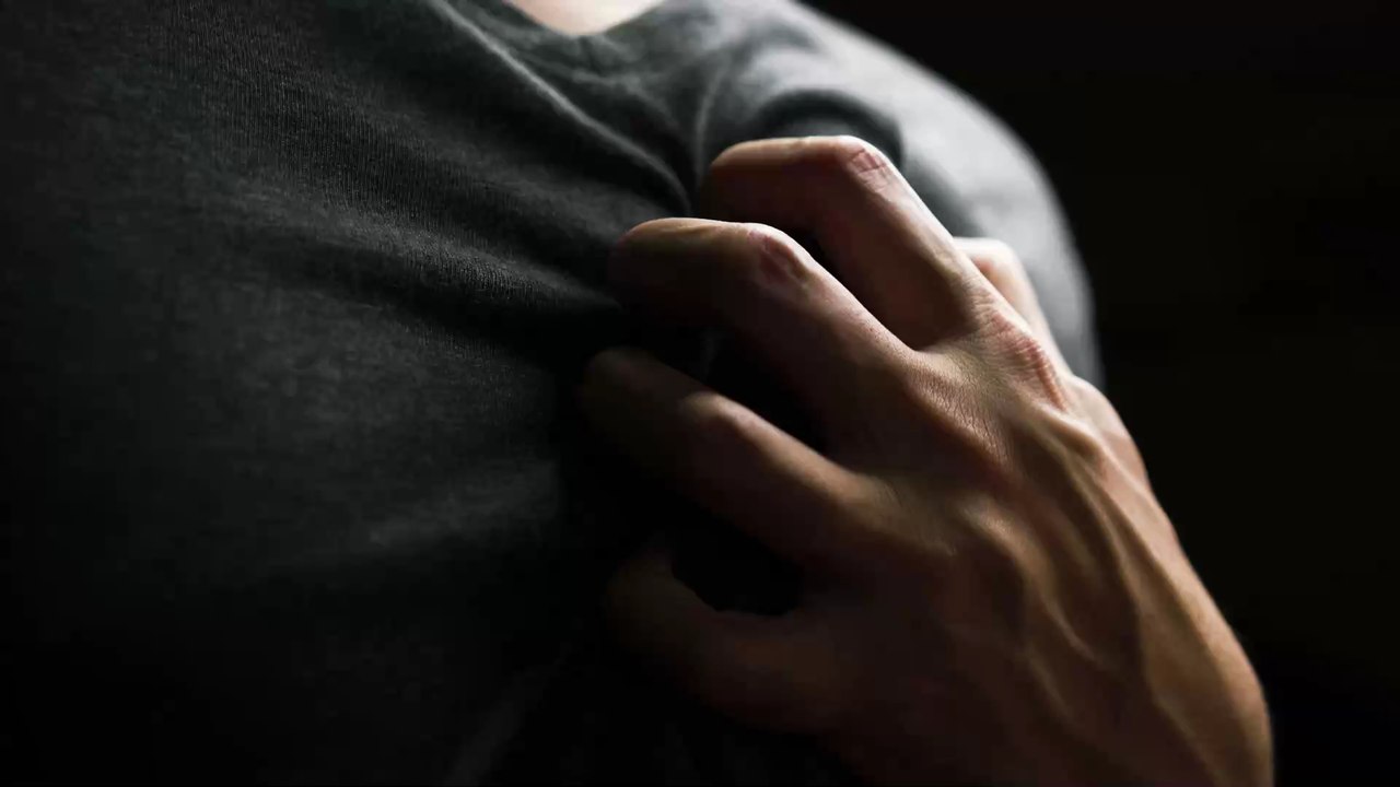 17-Jähriger mit beunruhigendem Herzstechen: Dann entdecken Ärzte seltsamen Einstich