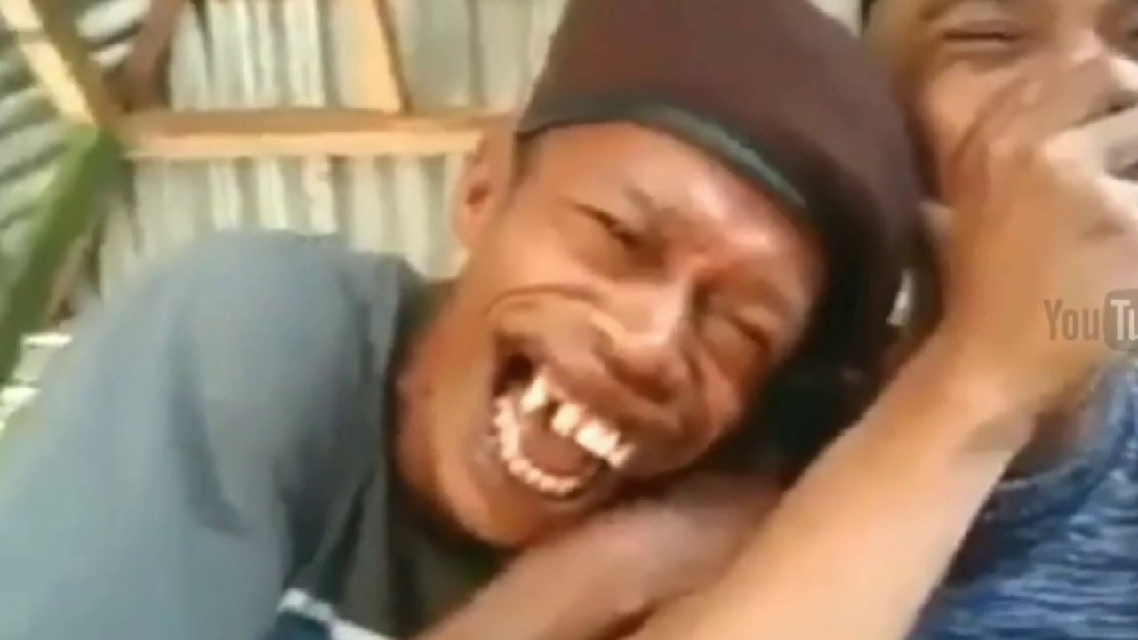 Video lucu  ngak ngak , reaksi ketawa nular