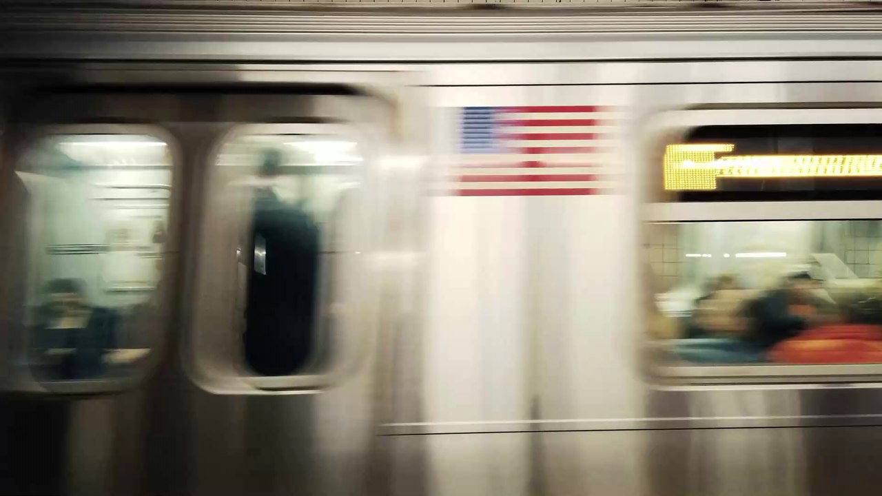 Unter berühmtem Bahnhof: Mitarbeiter richten sich geheimen Partyraum ein