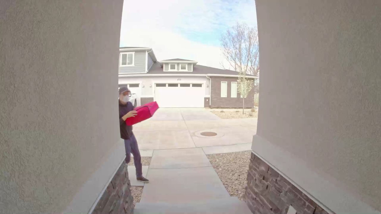 89-jähriger Pizzabote bekommt unglaubliches Trinkgeld geschenkt!