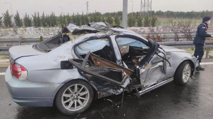 OTOMOBİL, TIR'A ÇARPTI 1 ÖLÜ, 3 YARALI