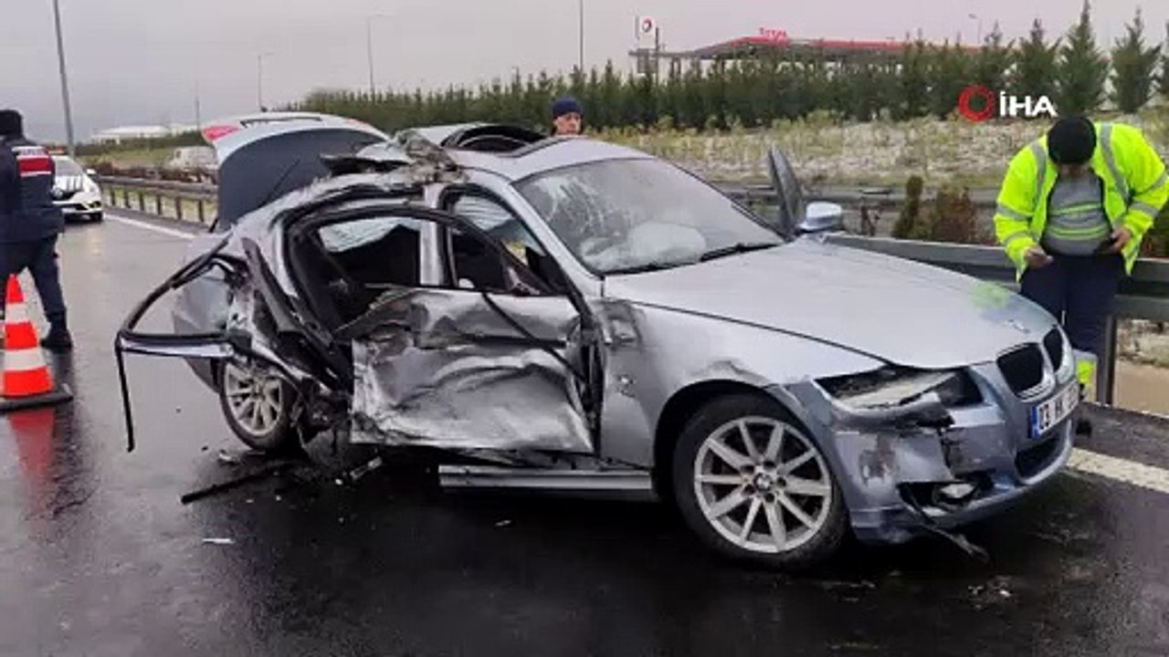 Kayganlaşan otoyolda feci kaza: 1 ölü, 3 yaralı