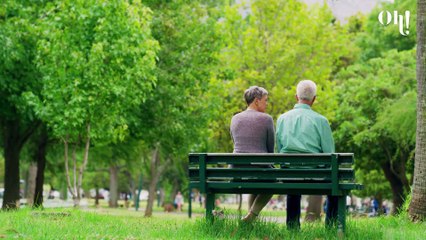 Trotz Corona: Rentner-Paar trifft sich jeden Tag an der geschlossenen Grenze