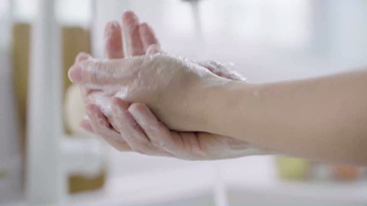 Dermatologen verraten: So oft muss man sich wirklich am Tag das Gesicht waschen