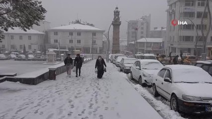 Yozgat'ta kar yağışı etkili oluyor
