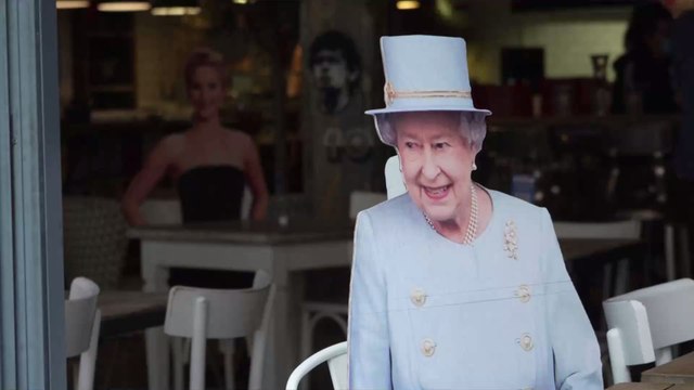 The Queen's former chef reveals the one common meal the Queen has never eaten