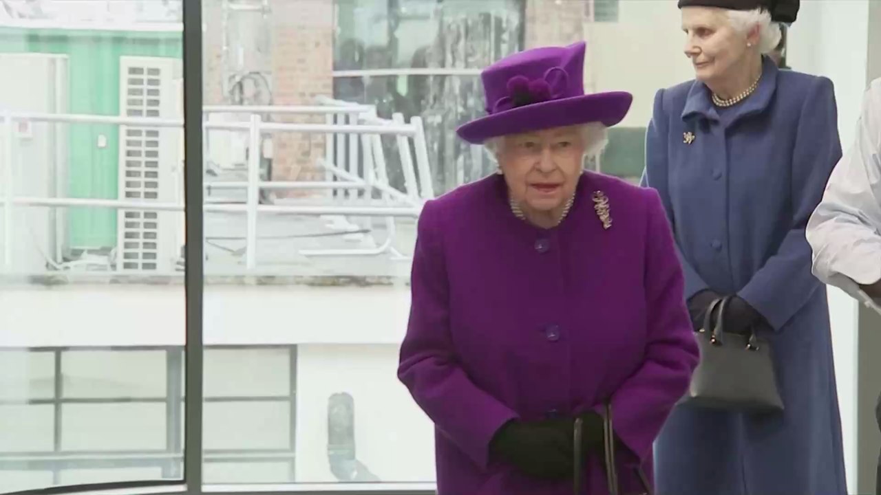 Business as usual: Queen Elizabeth lässt sich vom Coronavirus nicht aufhalten