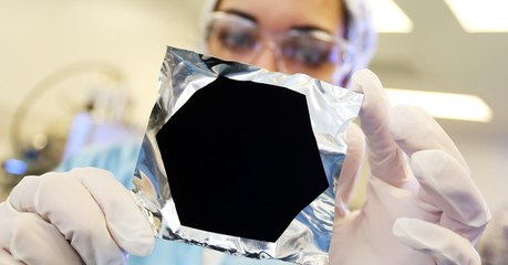Vantablack, le matériau tellement noir qu'il peut faire disparaitre les objets