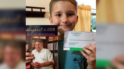 Adoptierter Junge: Seniorenhunde schenken ihm Lebensfreude zurück, dann gibt er ihnen noch viel mehr