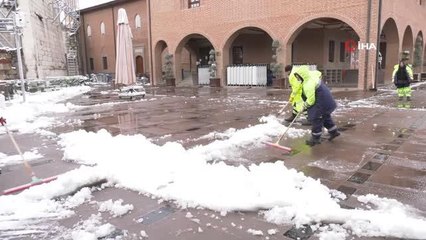 Kar yağışı ile ekiplerin yeniden teyakkuza geçtiği Başkent'te yollar açık