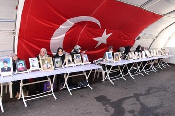 EVLAT NÖBETİNDEKİ ANNE 8 YIL BEKLEDİM, 9'UNCU YILDA İNŞALLAH GELİRSİN