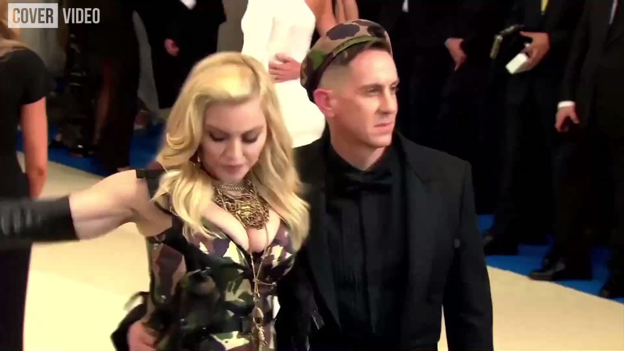 Oben-ohne-Selfie mit 61: Madonna posiert selbstbewusst vorm Spiegel