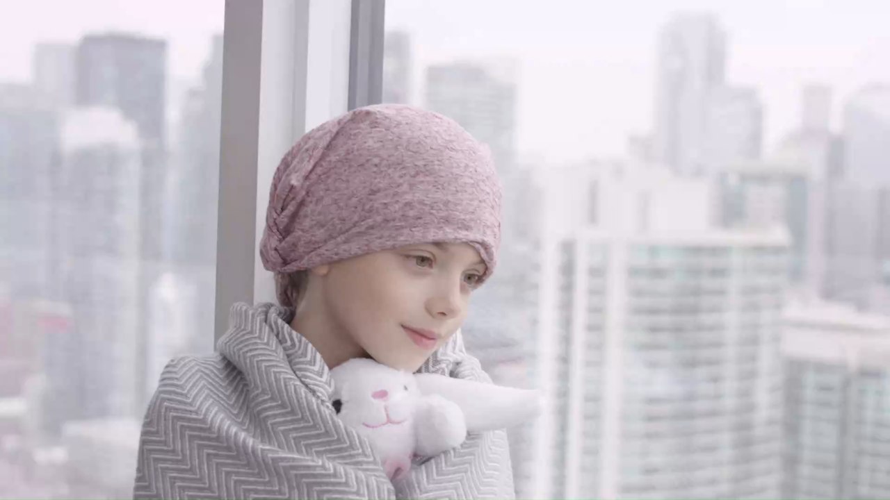 Nach sieben Wochen: Vierjährige Krebspatientin darf endlich wieder ihren Papa umarmen