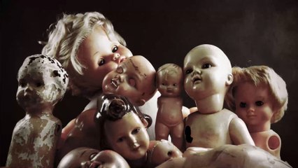 Influencerin beim Dreh: Plötzlich erwacht im Hintergrund eine Puppe zum Leben (Video)