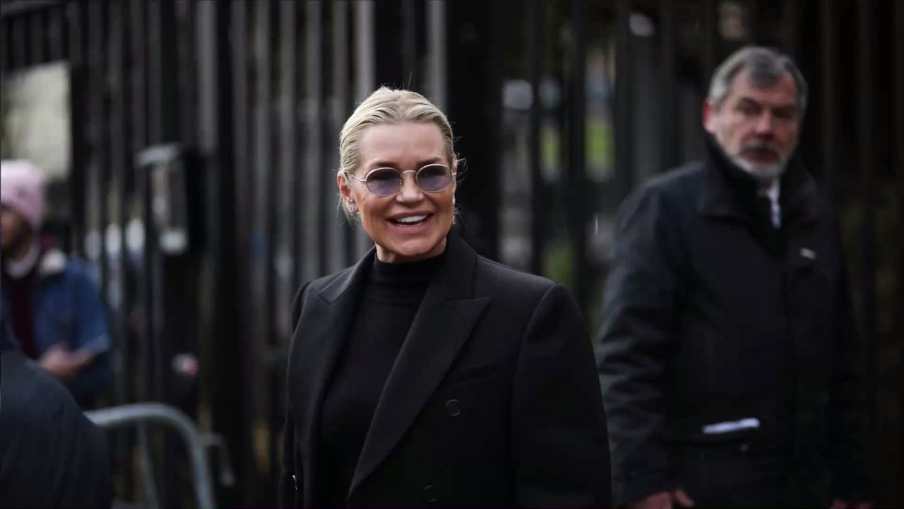 Heldin der Tiere: Hollywood-Hausfrau rettet Rehkitz aus den Fängen eines Zauns